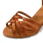 HROY 7127 Pantofi de dans latino – cu mai multe barete și talpă căptușităEz az elegáns női latin tánccipő látványos, sokpántos kialakításával különleges, nőies megjelenést kölcsönöz viselőjének. A lábfejet finoman körülölelő, keresztezett pántok szép